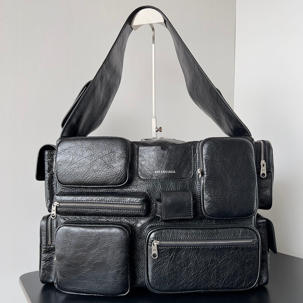 SUPERBUSY LARGE SLING BAG 42 IN BLACK LAMBSKIN