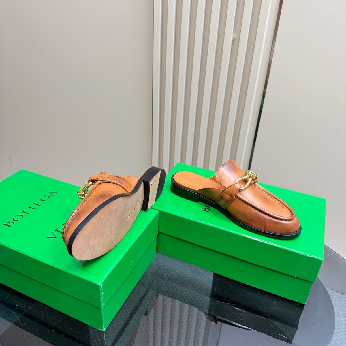 ASTAIRE MULE IN CINNAMON BROWN CALFSKIN WITH GOLD HARDWARE